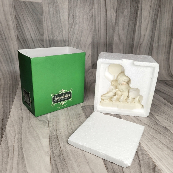 Snowbabies SCHOOL CROSSING 2006 Department 56 - 56.69668 Penguins 4.75" - Picture 2 of 14